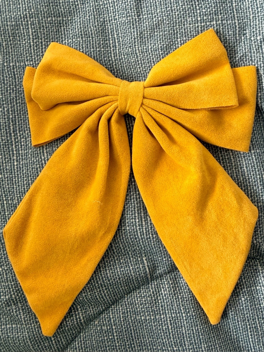 New, never worn Sezane Mustard Yellow Bow Hair Clip